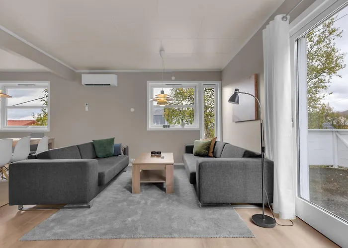 Stort Hus Med Mange Soverom Sentralt I Tromso
