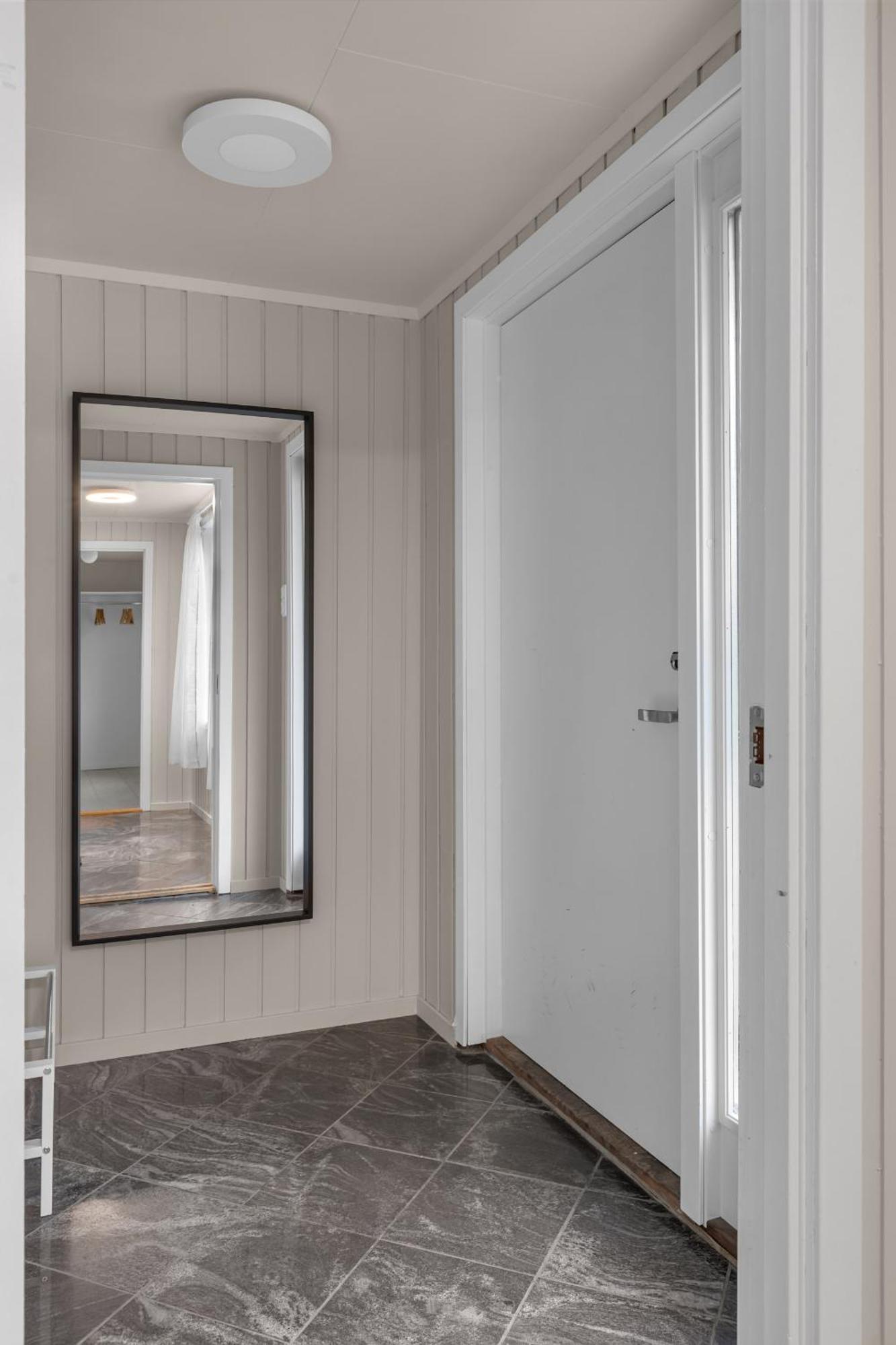 Stort Hus Med Mange Soverom Sentralt I