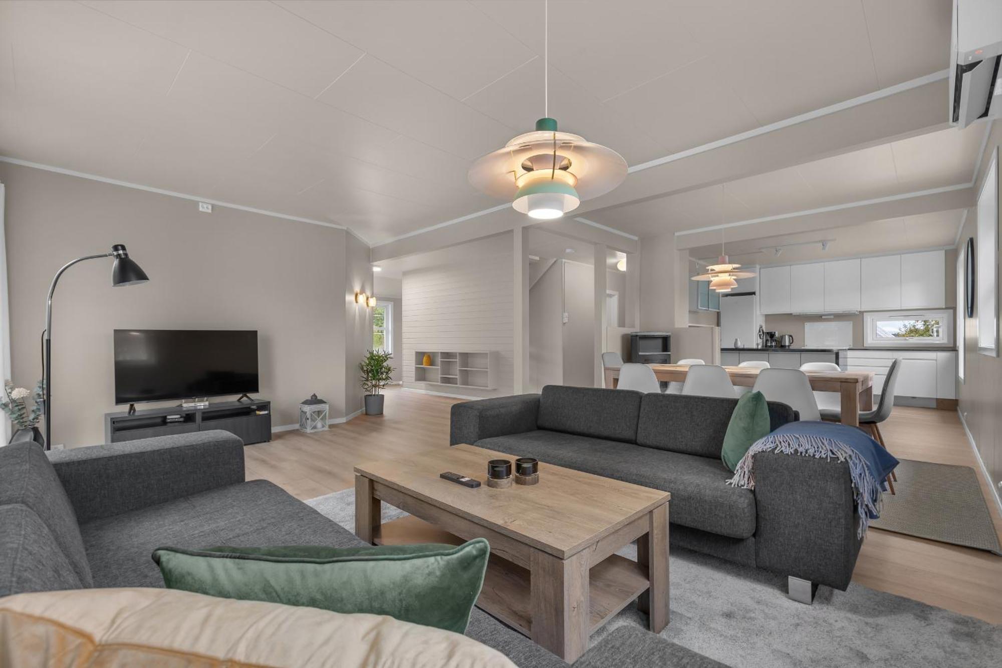 Stort Hus Med Mange Soverom Sentralt I