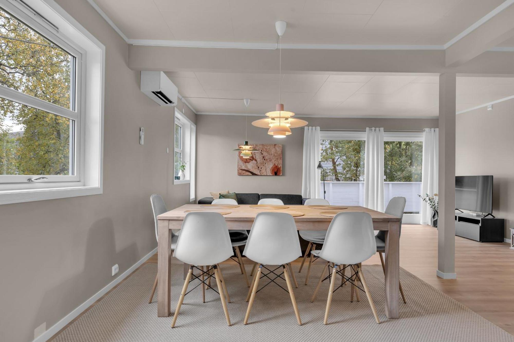 Stort Hus Med Mange Soverom Sentralt I Holiday home